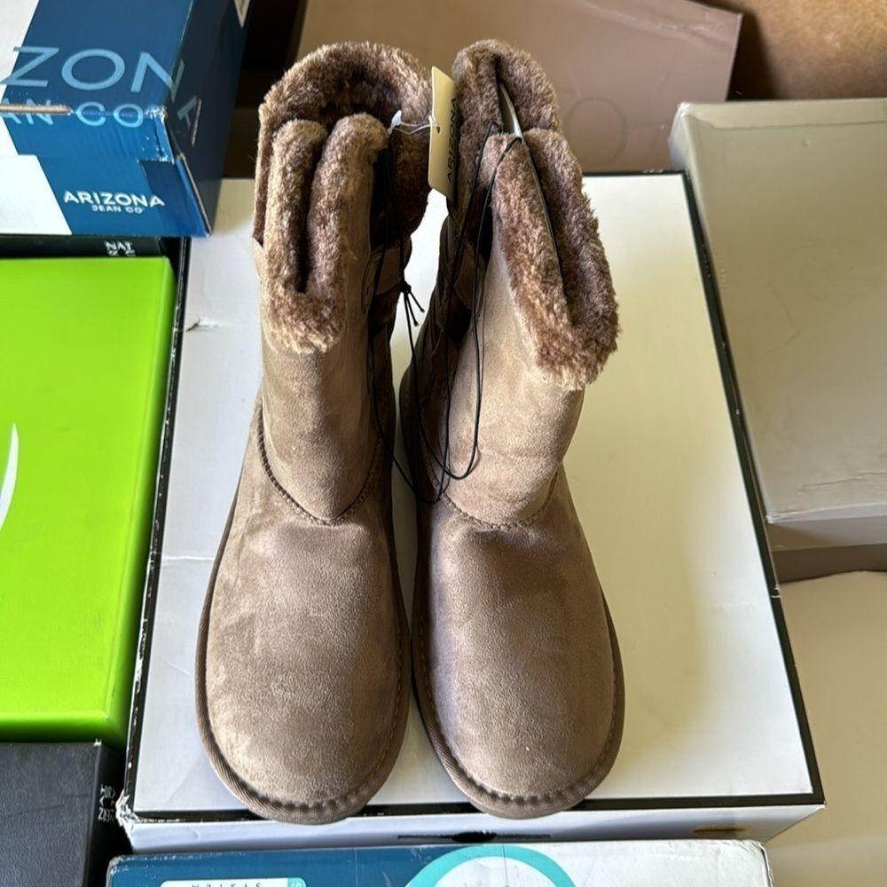Arizona Slip On Boots - Picture 4 of 7